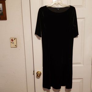 Black short sleeve dress